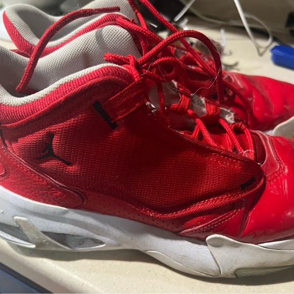 Used 1 season Men’s size  8.5 Jordan Max Aura 4 - Picture 3 of 4